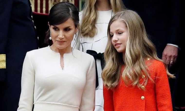 Letizia y Leonor de España Foto: Cosas.pe - https://cosasbucket.s3.amazonaws.com/wp-content/uploads/2020/11/02192810/Princesa-Leonor-reina-Letizia-3-1.jpg