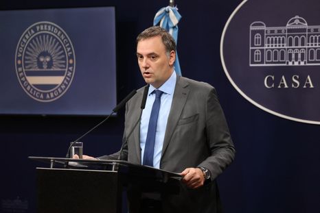 El vocero presidencial, Manuel Adorni, anuncio el programa en una conferencia de prensa. Foto: Presidencia