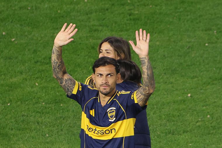 Leandro Paredes fue presentado en la Bombonera.