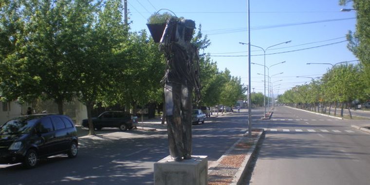 Una de las esculturas de Patricia Aisum en el boulevar Correa.