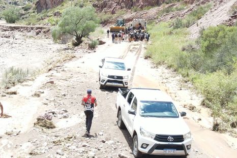 El rescate de las personas afectadas por la crecida. Foto: Ministerio de Seguridad