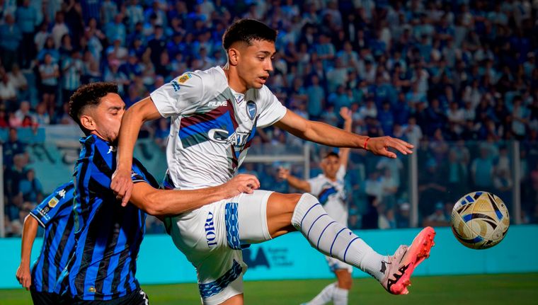Godoy Cruz perdió ante Atlético Tucumán en el Monumental José Fierro.