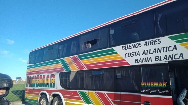 El micro con vidrios dañados.