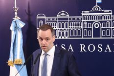 El Gobierno, a través de Luis Caputo y Manuel Adorni, anticiparon los vetos a las leyes que salgan aprobadas del Senado.