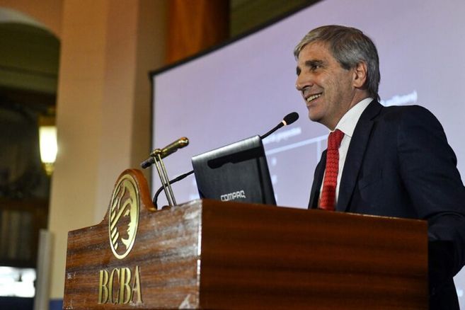 Luis Caputo volvió a negar que el dólar esté atrasado.