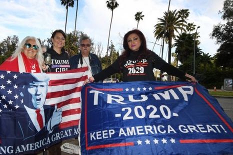 Tanto Trump como Biden obtienen donaciones pequeñas de miles de ciudadanos comunes y corrientes.