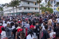 Miami Beach se vio desbordada de gente este fin de semana. Foto: EPA