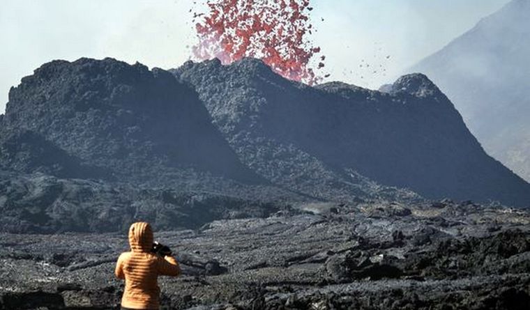 Las erupciones volcánicas provocan grandes cambios en sus entornos. Foto: Efe.