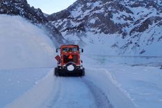 Las máquinas trabajan del lado chileno Foto: Gendarmería Nacional Las máquinas trabajan del lado chileno Foto: Gendarmería Nacional