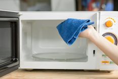 Reveló el truco definitivo para dejar el microondas. Foto: Shutterstock
