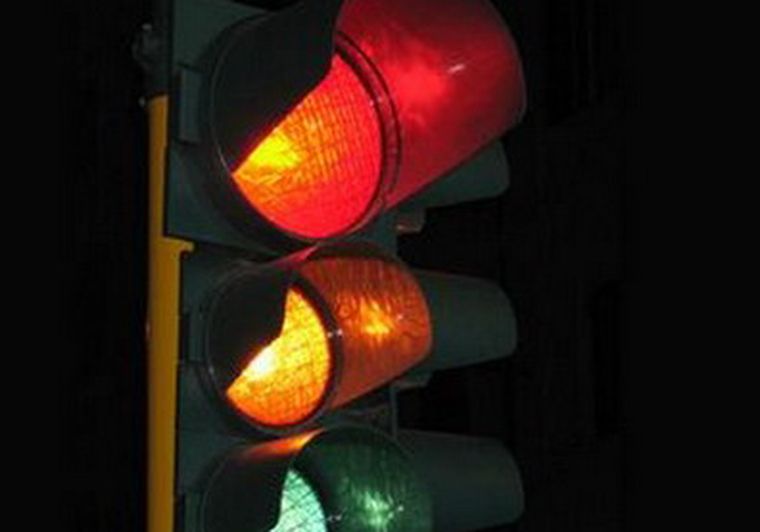 Los semáforos estuvieron varias horas sin sus luces. Foto: wen