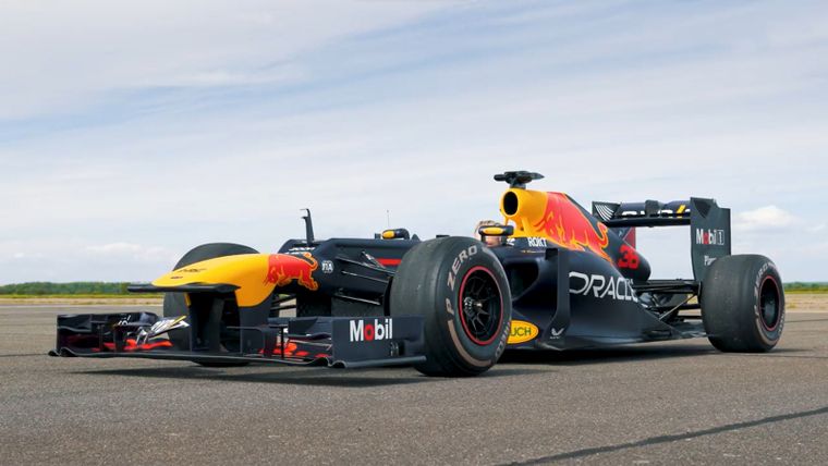 ¿Puede un Fórmula 1 vencer a un Porsche de 1.400 HP? Foto: CarWow