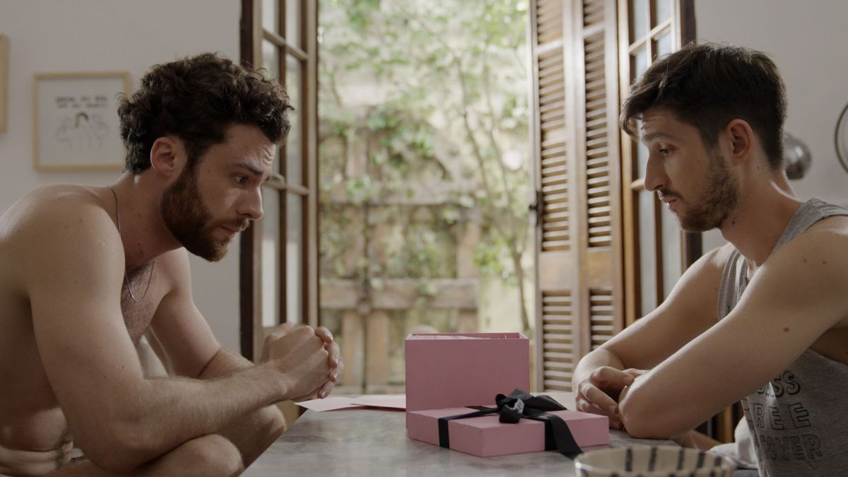 Cine LGBTQI+: Lucas Santa Ana explora la fragilidad de los vínculos en una áspera comedia en la que reina el ghosteo