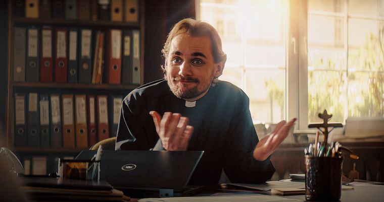 La Iglesia funciona como un personaje más. Foto: Netflix
