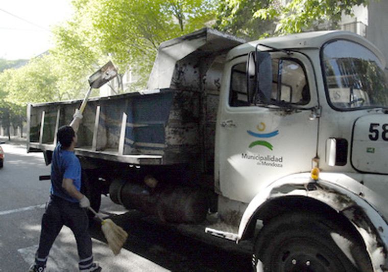 Fayad, preocupado por resolver el problema de la basura. Foto: Marcelo Ruiz / MDZ