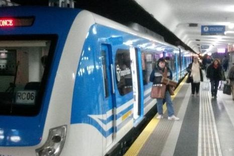Tensión en el Tren Sarmiento por un hombre con un artefacto de guerra