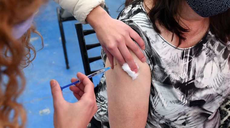 PAMI reveló cuánto tiempo hay que que esperar para la vacuna antigripal si recibí la de neumonía. Foto: ALF PONCE MERCADO / MDZ