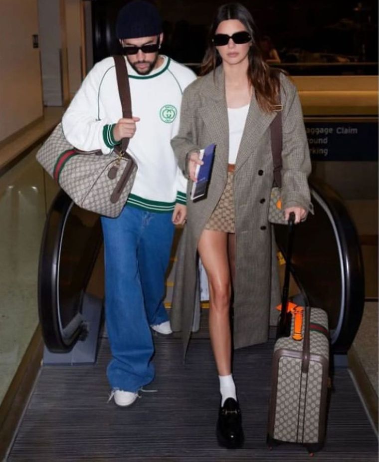 Estas son las claves fundamentales para triunfar con looks en pareja por Bad Bunny y Kendall Jenner Foto: Gucci