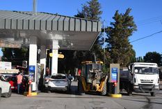 Llenar el tanque es cada vez más costoso para la mayoría Foto: ALF PONCE MERCADO / MDZ