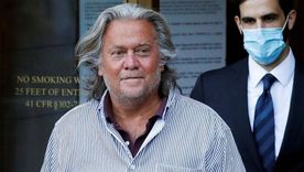 Steve Bannon está acusado de fraude en una campaña de recaudación de fondos. Él niega los cargos.