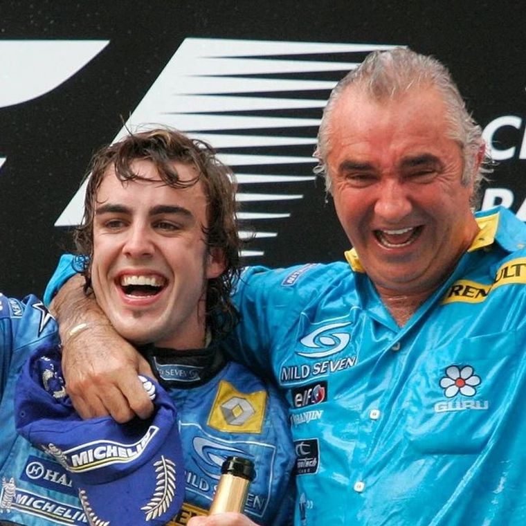 Fernando Alonso y Flavio Briatore, durante la temporada 2006 en la que Renault ganó los campeonatos de Pilotos y Constructores. Fernando Alonso y Flavio Briatore, durante la temporada 2006 en la que Renault ganó los campeonatos de Pilotos y Constructores.