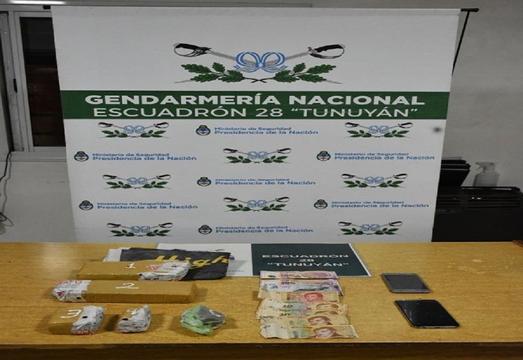 Todo lo secuestrado tras el operativo. Foto: Gendarmería Nacional