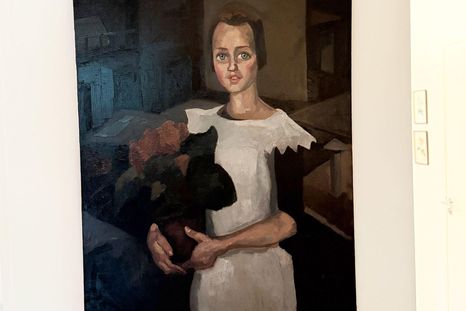 Se cree que "Retrato de una joven" se vendió en una subasta en 1940. Se cree que "Retrato de una joven" se vendió en una subasta en 1940.