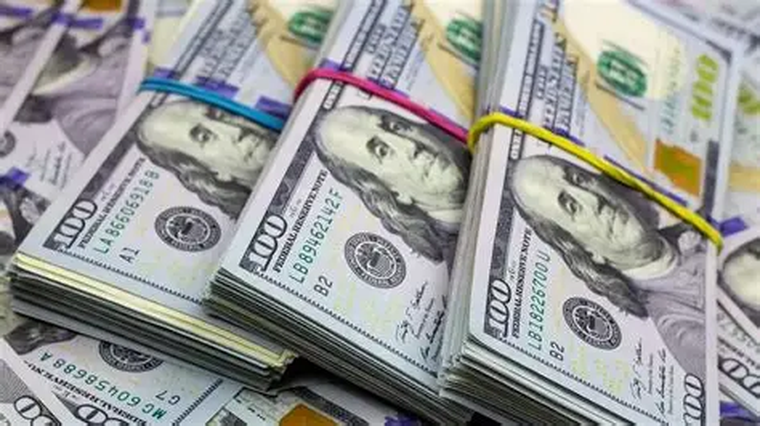 El dólar blue se consigue a 1.505 pesos en cuevas de la City porteña y es reflejo de un mercado cambiario caliente, mientras crece el optimismo de los argentinos por una Selección que puede llegar lejos en el Mundial 2026.&nbsp;