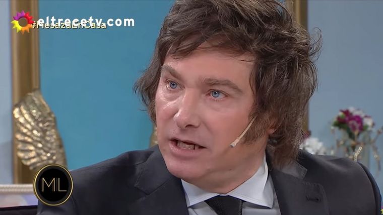 Milei se comprometió a bajar impuestos si es electo diputado.