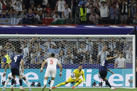 A los 30 del primer tiempo, Lautaro Martínez anotó desde los 12 pasos el 2-0 de Argentina ante Jordania. A los 30 del primer tiempo, Lautaro Martínez anotó desde los 12 pasos el 2-0 de Argentina ante Jordania.