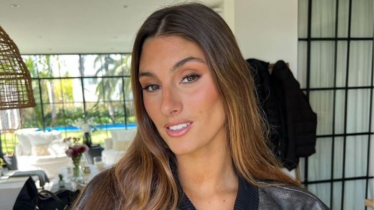 Mirá el look playero de Lola Latorre.