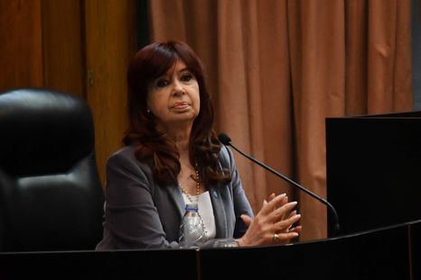 La expresidenta Cristina Fernández de Kirchner aguarda la notificación de Comodoro Py. Foto: NA La expresidenta Cristina Fernández de Kirchner aguarda la notificación de Comodoro Py. Foto: NA