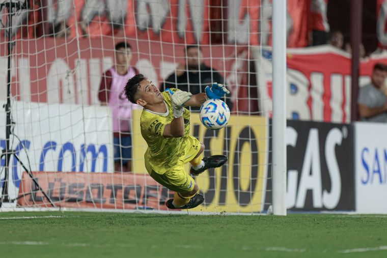 El arquero de Midland tuvo una noche inolvidable en la Copa Argentina. El arquero de Midland tuvo una noche inolvidable en la Copa Argentina.