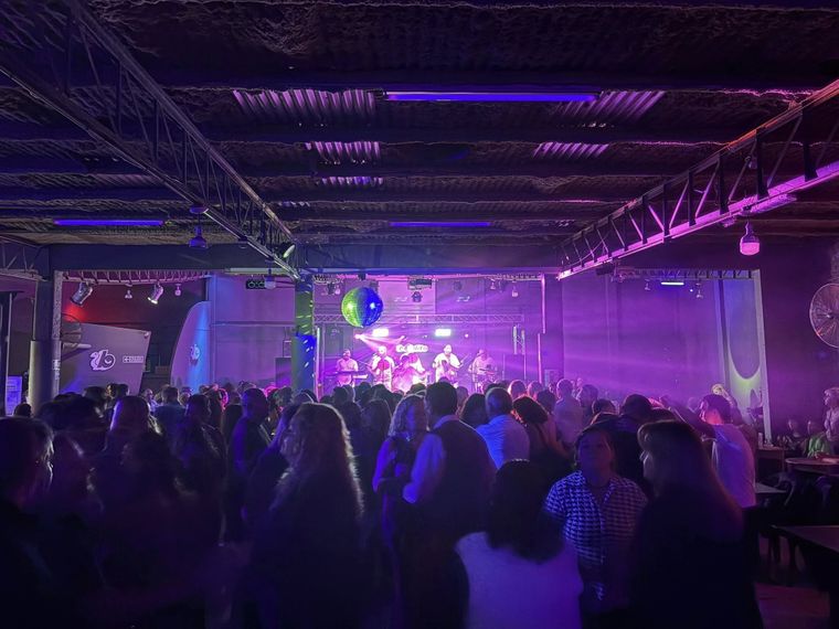 El Manjar Bailable es un boliche conocido en San Martín entre los adultos mayores.&nbsp;