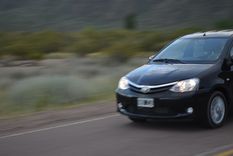 imperdible: test paralelo al toyota etios