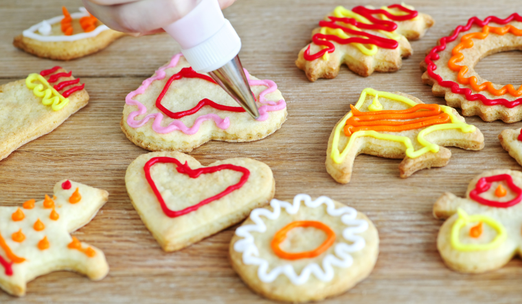 Decorar galletas, es una de las actividades que más disfrutan los chicos en la cocina. Decorar galletas, es una de las actividades que más disfrutan los chicos en la cocina.