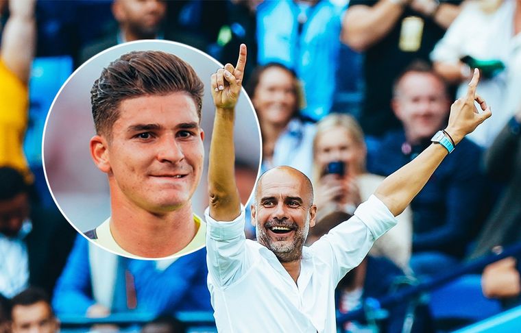 Pep Guardiola y Julián Álvarez El técnico del Manchester City volvió a llenar de elogios al ex River.