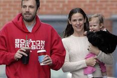 Una tierna foto vintage de Ben Affleck, Jennifer Garner y una pequeña Violet Affleck.