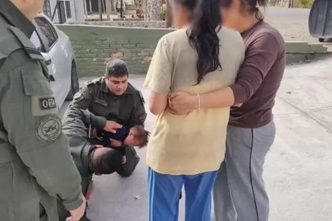 La intervención de los gendarmes fue clave para salvar la vida del niño. La intervención de los gendarmes fue clave para salvar la vida del niño.