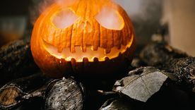 Halloween: cuál es el origen de la noche de brujas, la centenaria tradición que mezcla hogueras, embrujos, calabazas y caramelos