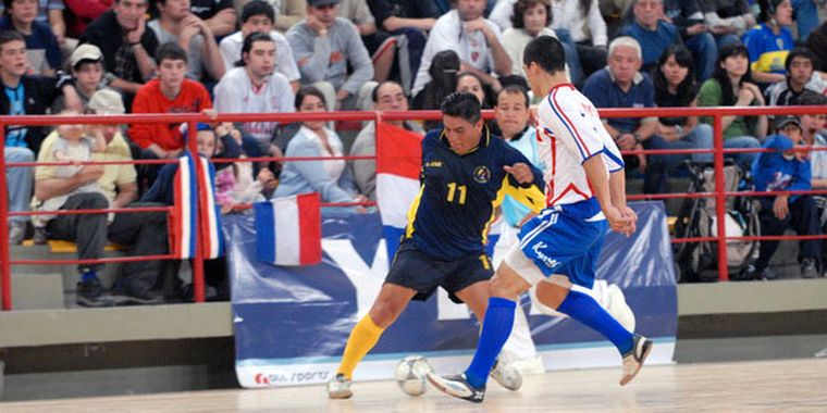 Ademas de saber defenderse, Paraguay mata a fuerza de goles Foto: Gonzalo Bravo