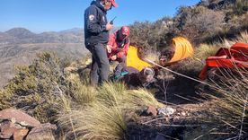 El motociclista sufrió lesiones en una de sus rodillas. El motociclista sufrió lesiones en una de sus rodillas.