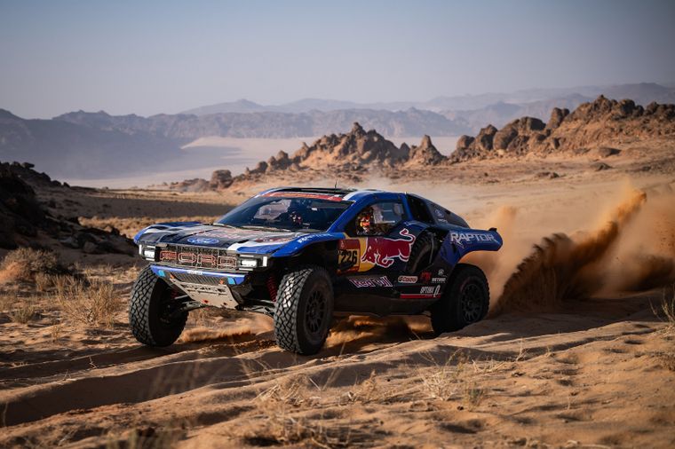 Mattias Ekström encabezó una jornada perfecta para Ford en la undécima etapa del Rally Dakar 2026.