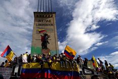 Manifestación pacífica contra el Gobierno de Iván Duque en Bogotá, ayer. Foto: Reuters