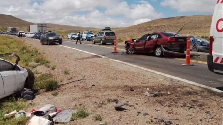Dos autos chocaron de frente y cuatro personas murieron tras el impacto