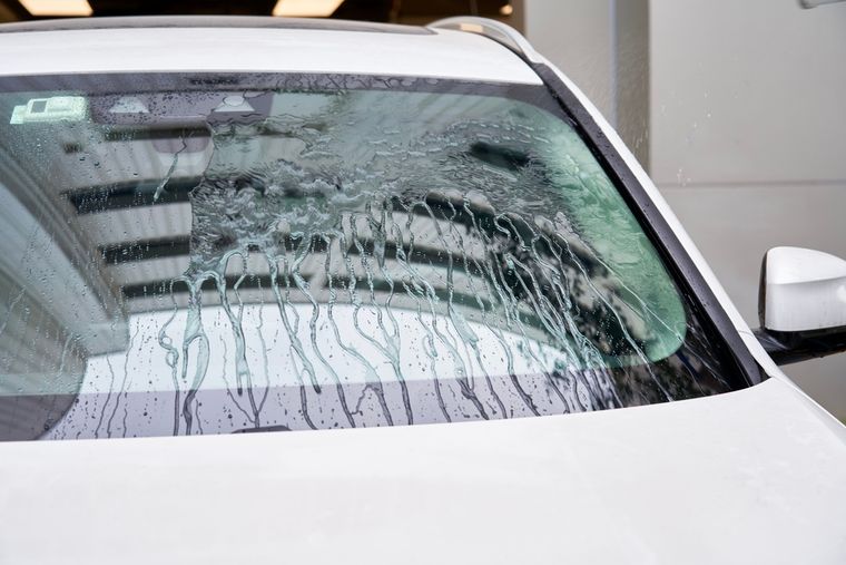 El truco para tener el vidrio limpio por más tiempo y cómo evitar las manchas molestas. El truco para tener el vidrio limpio por más tiempo y cómo evitar las manchas molestas.