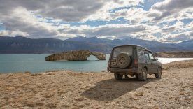 Lago Posadas es un pueblo santacruceño rodeado por lagos glaciares y paisaje típico de la Patagonia austral. Lago Posadas es un pueblo santacruceño rodeado por lagos glaciares y paisaje típico de la Patagonia austral.