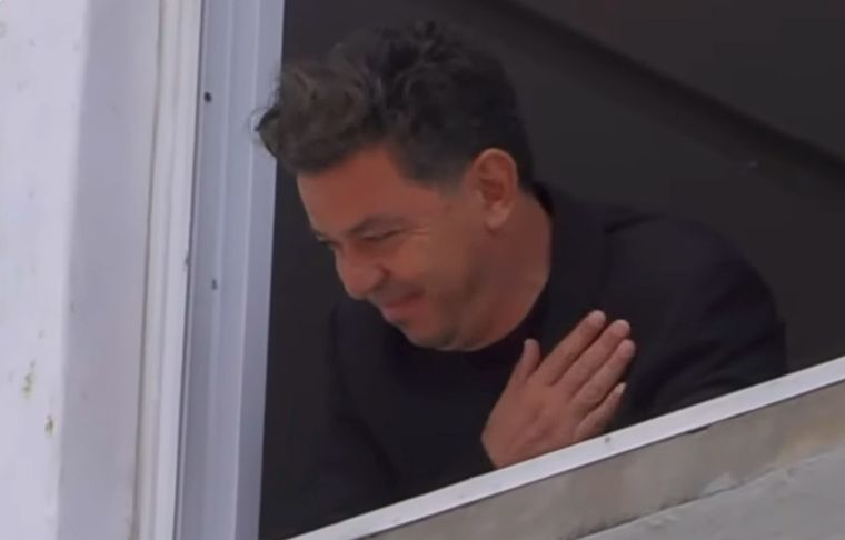 Marcelo Gallardo Gallardo saludó a los hinchas de River que hicieron un banderazo en el Monumental.