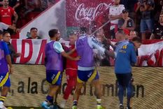 El defensor vivió una particular situación en cancha del Globo. Foto: Captura El defensor vivió una particular situación en cancha del Globo. Foto: Captura