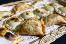 La capital mendocina trae una propuesta para conocer los bodegones de la Ciudad.